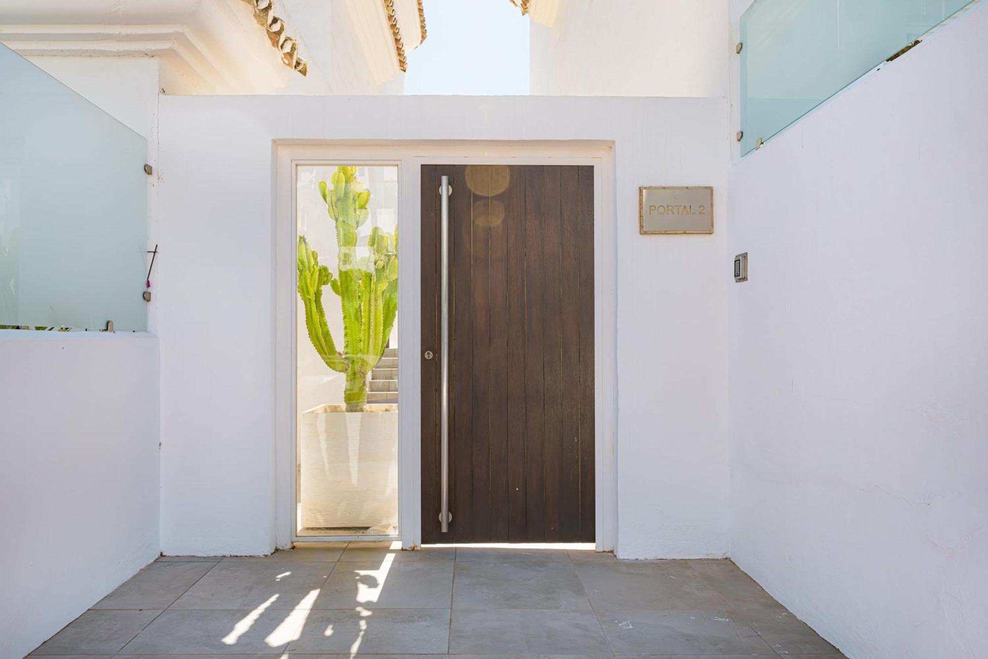 Ivy 3 Modern Bbq Gated Pool Apartment *